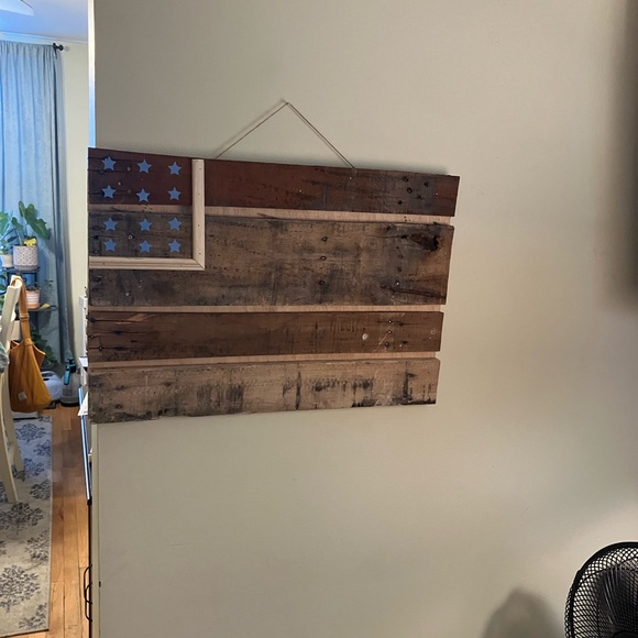 BEAUTIFUL WOOD MADE AMERICAN PATRIOT FLAG - Picture 2 of 2